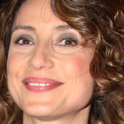 Η Ευδοκία Ρουμελιώτη ξανά στο κομμωτήριο | Το νέο (πολύ) κοντό της κούρεμα