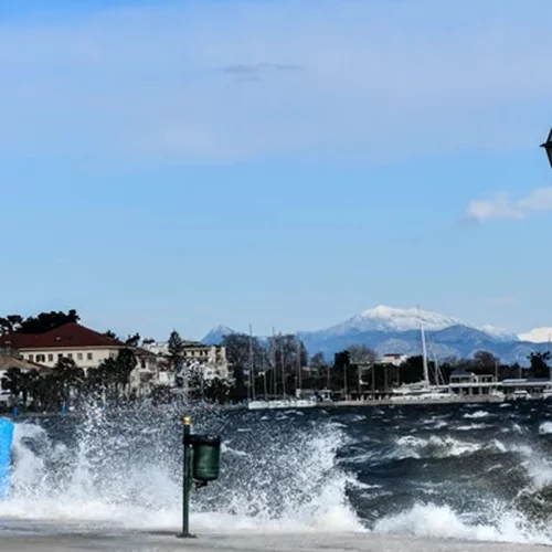 Καιρός | Συνεχίζονται και σήμερα οι ισχυροί άνεμοι - Εως 37 βαθμούς η θερμοκρασία