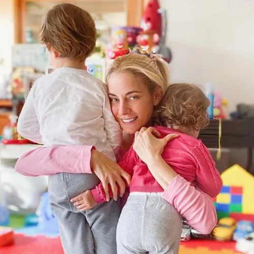 Δούκισσα Νομικού | Η τρυφερή φωτογραφία με τα παιδιά της, Σάββα και Αναστασία, και το σαλόνι-παιδότοπος