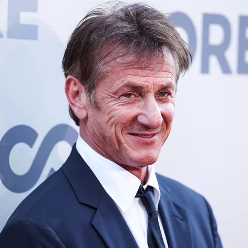 Ο Σον Πεν χάρισε ένα από τα Όσκαρ του στον πρόεδρο της Ουκρανίας, Βολοντίμιρ Ζελένσκι