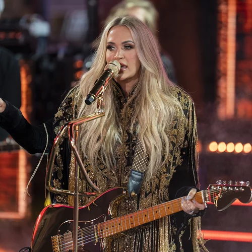 Γιατί ο κόσμος μισεί την Carrie Underwood;