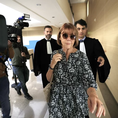 Charlie Hebdo | Οργή για το χυδαίο εξώφυλλο με τη Ζιζέλ Πελικό – Την απεικονίζει γυμνή με τους βιαστές της