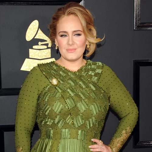 Η Adele με διπλή "πρωτιά" στα βρετανικά τσαρτς