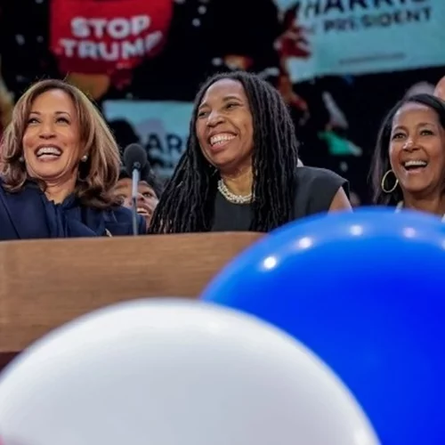 Η προεκλογική αφίσα της Κamala Harris δια χειρός Shepard Fairey