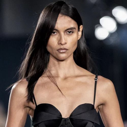 5 λαμπερά lip glosses για να υιοθετήσεις τη must-try τάση των disco lips