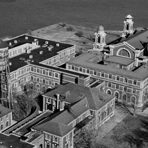 Νήσος Έλις | Η πρώτη εικόνα που αντίκριζαν χιλιάδες Έλληνες που έφταναν στην Αμερική ως μετανάστες