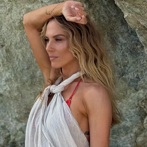 So hot right now | H Ντορέττα Παπαδημητρίου ποζάρει με το πρώτο μαγιό της σεζόν