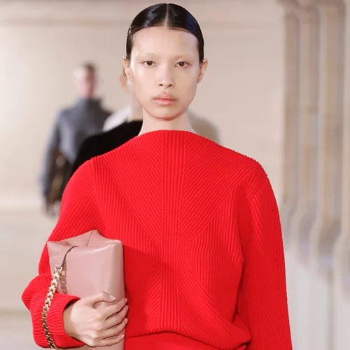 Tomato Girl | Η νέα τάση του φθινοπώρου που θα βλέπουμε παντού τους επόμενους μήνες