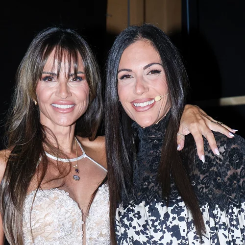 Ξανά σε ρόλο παρουσιάστριας η Aνθή Βούλγαρη | Η εμφάνιση στον Ελληνικό Κόσμο στο πλευρό καλής της φίλης