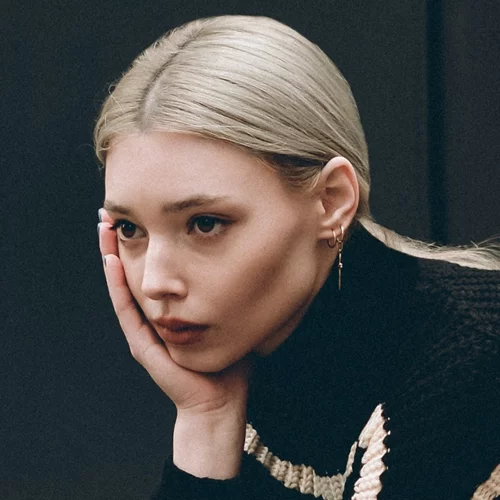 Calling all blondes | Βρήκαμε τον #1 τρόπο για να κάνεις για το απόλυτο "παγωμένο" ξανθό χρώμα στα μαλλιά σου