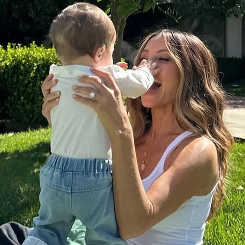 Ξετρελαμένη η Μαρία Μενούνος με την κόρη της | Πόσο μεγάλωσε;