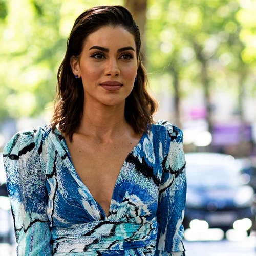 Καλεσμένη σε βάπτιση | Τα ωραιότερα χτενίσματα που μπορείς να κάνεις αν έχεις καρέ μαλλιά