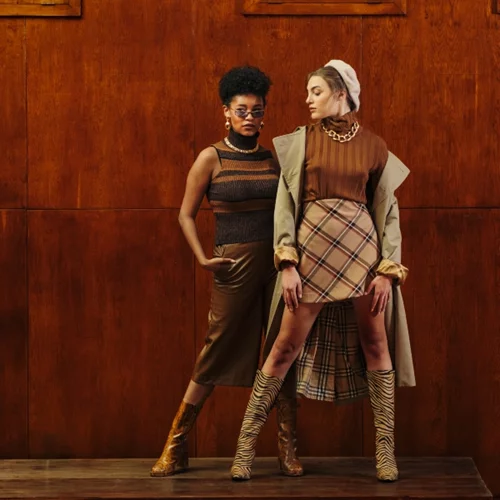 Είσαι έτοιμη για ψώνια; | Εδώ θα βρεις τα πιο hot ρούχα και αξεσουάρ που θα σε κρατήσουν on budget