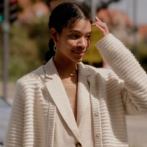 Οι chic ζακέτες από τη Zara που θα φορέσεις άνετα και ως top