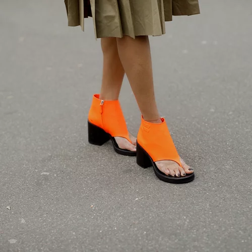 Τα παπούτσια με μεσαίο τακούνι είναι η πιο κομψή επιλογή που θα κάνεις φέτος την άνοιξη