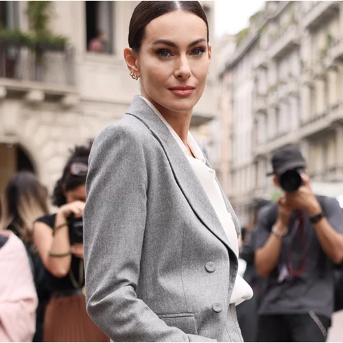 Πώς θα είσαι party chic με ένα κοστούμι