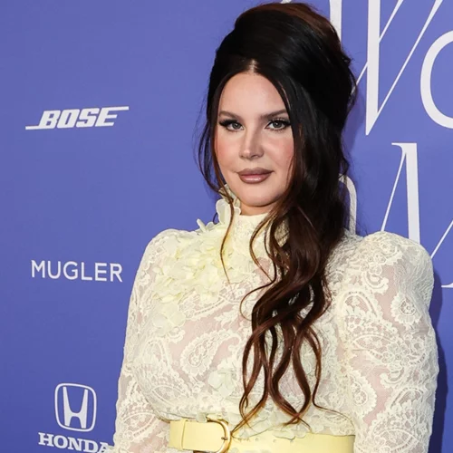 Η Λάνα Ντελ Ρέι και ο πατέρας της κυκλοφόρησαν νέο τραγούδι