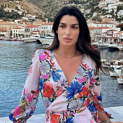 Η Τόνια Σωτηροπούλου φόρεσε το μαγιό που θα αναδείξει το -μελλοντικό- μαύρισμά σου