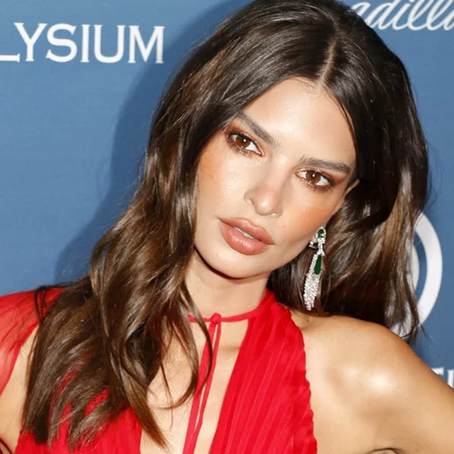 H Emily Ratajkowski και τα "τραύματα" του σώματός της