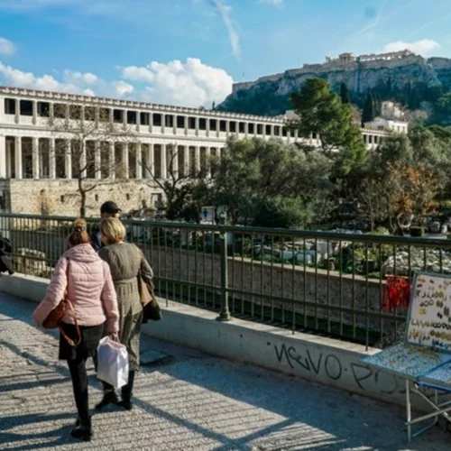 Καιρός | Ανεβαίνει κι άλλο η θερμοκρασία σήμερα - Στους 15 βαθμούς ο υδράργυρος στην Αττική