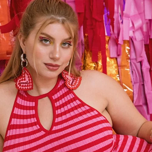 H Αλεξία Κούβελα είναι η δημιουργός του πρώτου πρακτορείου με plus size μοντέλα στην Ελλάδα και δεν πιστεύει στο body positivity