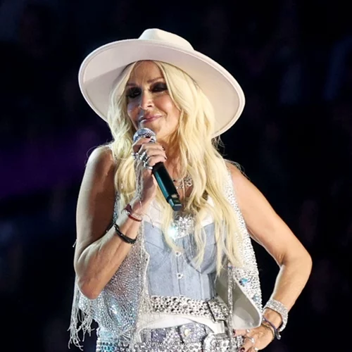 Η Άννα Βίσση πήγε κόντρα σε έναν από τους μεγαλύτερους κανόνες του μακιγιάζ μετά τα 50