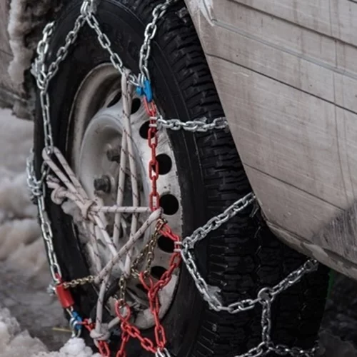 Υποχρεωτικές οι αντιολισθητικές αλυσίδες από σήμερα το βράδυ στην Αττική - Χιονίζει στα ορεινά της Εύβοιας