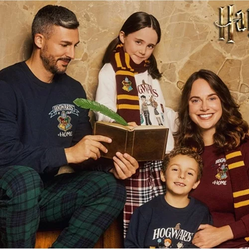 Ο μαγικός κόσμος του Harry Potter γίνεται η έμπνευση για τις πιο ωραίες πιτζάμες των Χριστουγέννων