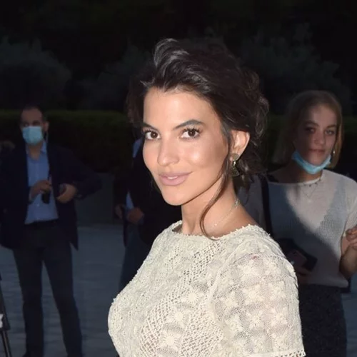 Δήμητρα Κούστα | Με λευκό κοστούμι σε dinner party στο Παγκράτι