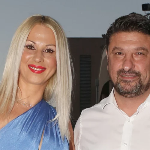 Νίκος Χαρδαλιάς - Γιώτα Παναγιωτοπούλου | Εμβολιάστηκε η εννιάχρονη κόρη τους, Δήμητρα (εικόνα)