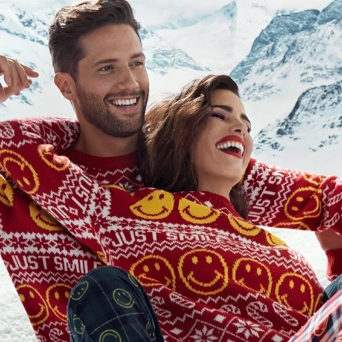 Η νέα χριστουγεννιάτικη καμπάνια της Yamamay με άρωμα από την Ιταλία του '80