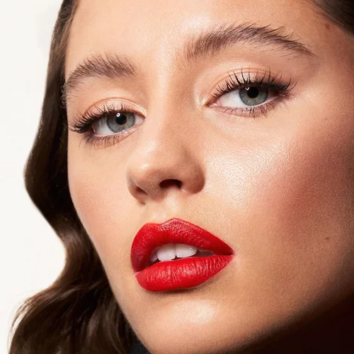 Η κόρη του Jude Law έγινε η νέα Beauty Ambassador του οίκου Dior