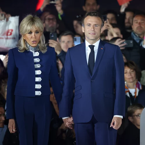 Εmmanuel - Brigitte Μacron | Διακοπές στη Νότια Γαλλία και ο Πρόεδρος σε νέες περιπέτειες