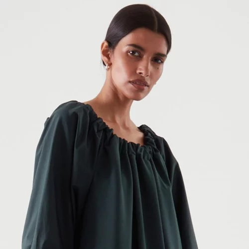 Αυτό το φόρεμα από το Cos είναι το απόλυτο must have του καλοκαιριού -και όχι μόνο