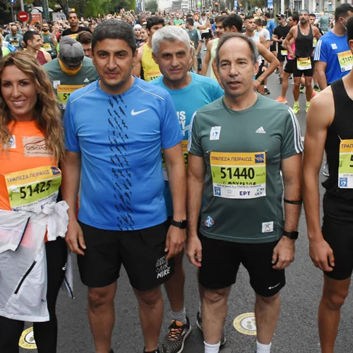 Αυθεντικός Μαραθώνιος Αθήνας | Επέστρεψε με 9.800 δρομείς από 83 χώρες - Live η κίνηση στους δρόμους