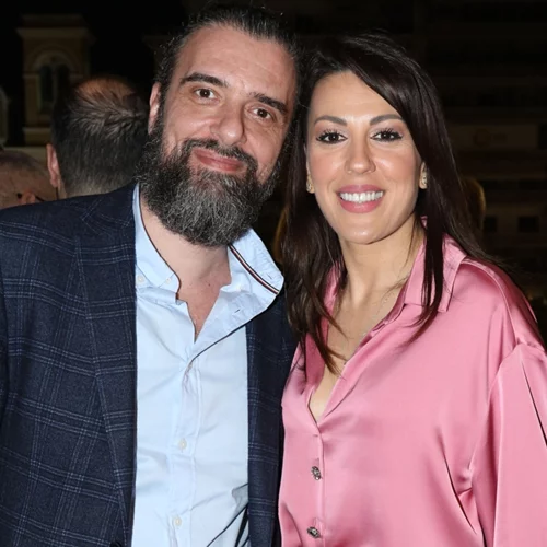 Οικογενειακή έξοδος για τον Σωτήρη Τσαφούλια | Με την Άννα Μενενάκου και την κούκλα κόρη του