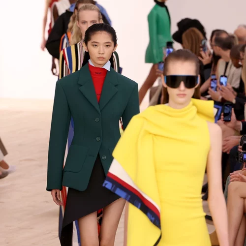 Χρωματικοί συνδυασμοί που δεν είχες σκεφτεί! 10 looks με απίθανα χρώματα για την άνοιξη 2026