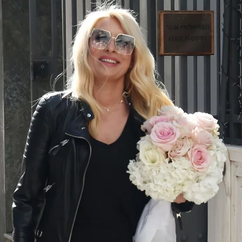 Κανόνισες date night με τον σύντροφο σου και δεν ξέρεις τι να φορέσεις; Η Ελένη Μενεγάκη σού έχει την τέλεια ιδέα