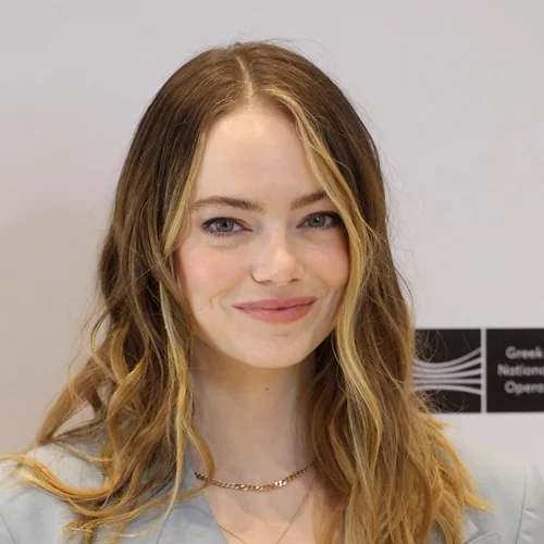 Το νέο κούρεμα και χρώμα μαλλιών της Emma Stone είναι ό,τι πρέπει για τη μετάβαση στο φθινόπωρο