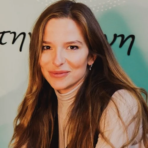 Εριέττα Κούρκουλου Λάτση | Η φωτογραφία του γιου της, Νίκου στην παραλία που φέρνει πιο κοντά το καλοκαίρι