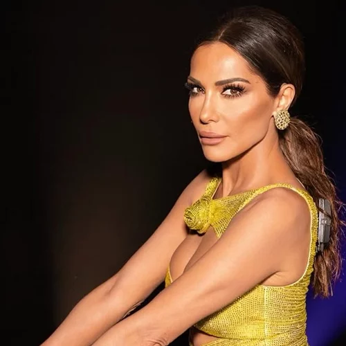 Πιο σέξι από ποτέ | Η Δέσποινα Βανδή το 2012 με την 8 ετών Μελίνα και τον 5 ετών Γιώργο στην Ρόδο