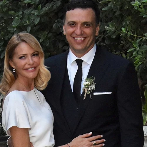 Διάσημες νύφες άνω των 40 | 5 Ελληνίδες celebrities που εντυπωσίασαν με τα bridal beauty looks τους