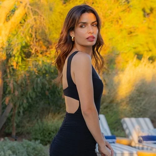 Τόνια Σωτηροπούλου | Το πλεκτό φόρεμά της από τα Marks & Spencer είναι η πιο άνετη και chic επιλογή για την άνοιξη