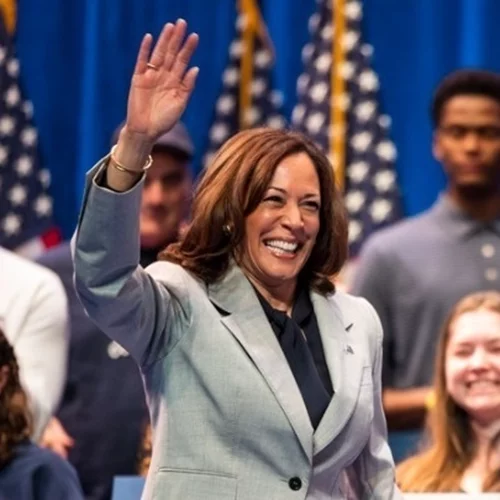 Η εκστρατεία της Harris προειδοποίησε πως ίσως χρειαστούν "μέρες" για να γίνει σαφές το αποτέλεσμα