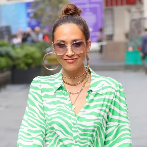 Τα εμπριμέ φορέματα από τη Zara που θα φοράς από τώρα έως και το καλοκαίρι