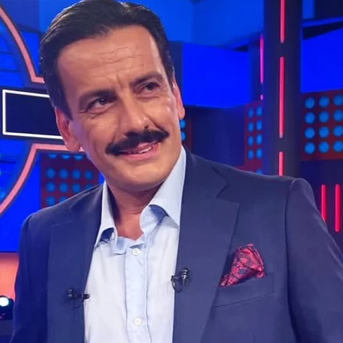 Κι όμως το έκανε! Ο Θάνος Κιούσης παρέλαβε τον γιο από το σχολικό ντυμένος μπανάνα