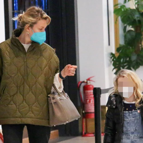 Βίκυ Καγιά | Για αποκριάτικες αγορές με την κατάξανθη Μπιάνκα στα βόρεια προάστια