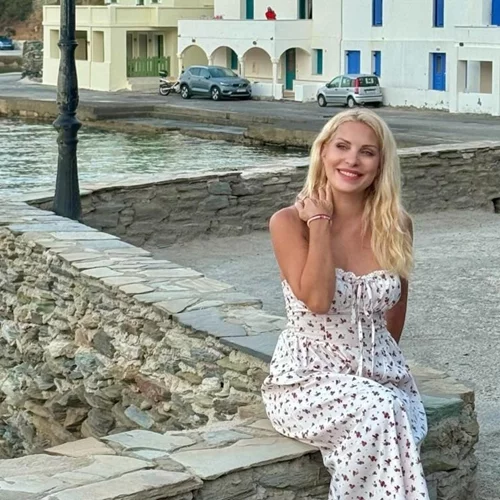 Ελένη Μενεγάκη | Σέξι εμφάνιση με μαύρο μπικίνι πάνω στο σκάφος