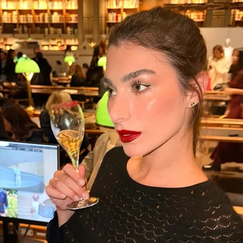 Χρύσα Μιχαλοπούλου | Η σέξι εμφάνιση σε event μόδας στο Παρίσι