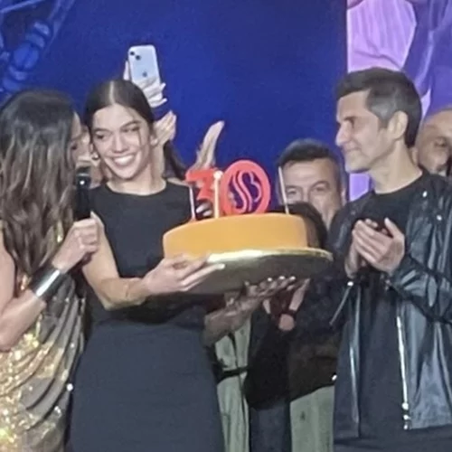 H Δέσποινα Βανδή στον Λυκαβηττό - Με την κόρη της και τον Φοίβο επί σκηνής